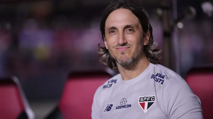 Luis Zubeldia tecnico do Sao Paulo durante partida contra o Juventude no estadio Morumbi pelo campeonato Brasileiro A 2024. Foto: Ettore Chiereguini/AGIF