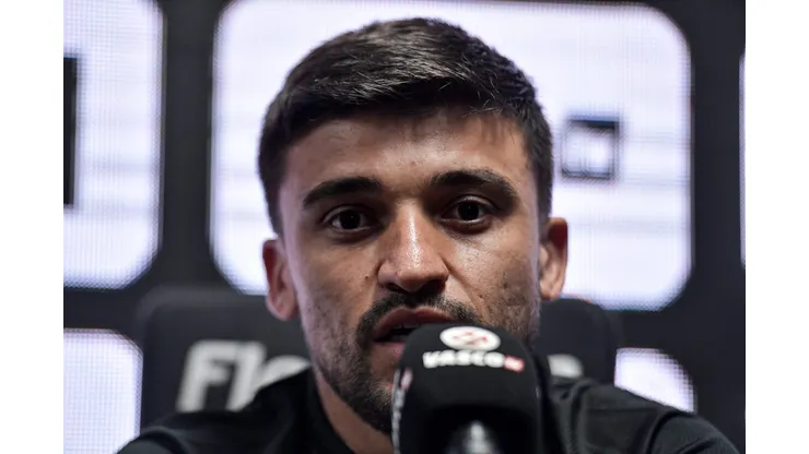 Foto: Thiago Ribeiro/AGIF - Victor Luís será titular na estreia do Vasco em 2025