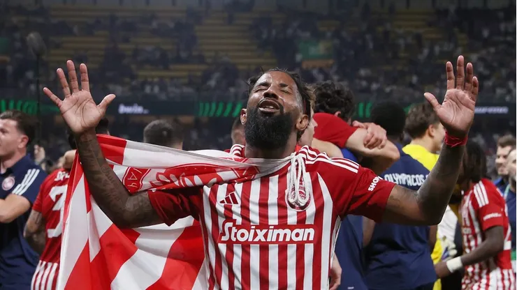 Rodinei em ação pelo Olympiacos - Photo by Michael Steele/Getty Images