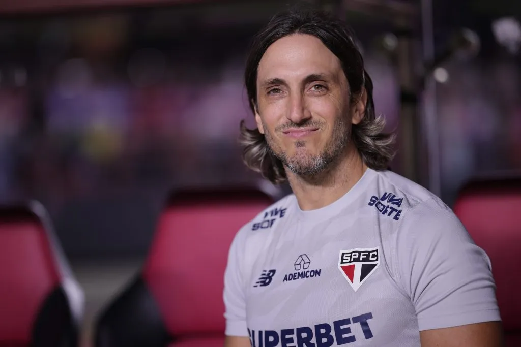 Luis Zubeldia tecnico do São Paulo durante partida. Foto: Ettore Chiereguini/AGIF