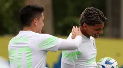 Atuesta (à esquerda) é oferecido pelo Palmeiras ao Fluminense em troca de Jhon Arias