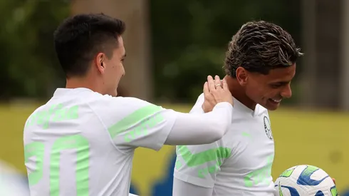 Atuesta (à esquerda) é oferecido pelo Palmeiras ao Fluminense em troca de Jhon Arias