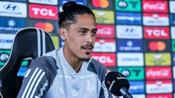 Mauricio Lemos em entrevista coletiva, em abril de 2024. Foto: Pedro Souza/Atlético