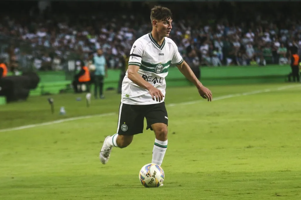 Natanael em jogo pelo Coritiba – Foto: Gabriel Machado/AGIF