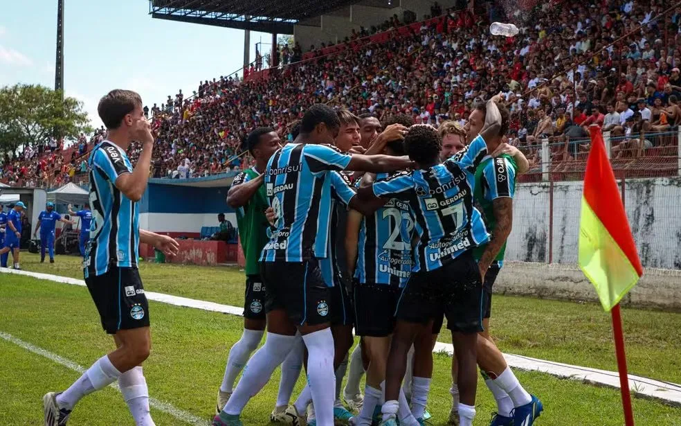 Jogadores do Grêmio comemoram gol na Copinha. Foto: Angelo Pieretti/GRÊMIO FBPA