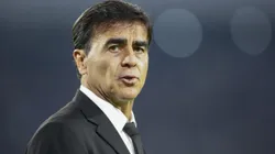 O Grêmio busca nomes para a zaga, lateral e ataque para entregar elenco forte para Gustavo Quinteros.