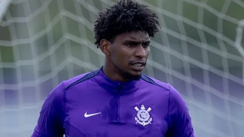 Hugo Souza durante treinamento no CT Joaquim Grava, na pré-temporada