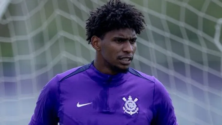 Hugo Souza durante treinamento no CT Joaquim Grava, na pré-temporada