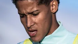 Tevis durante treino da Raposa nos EUA.