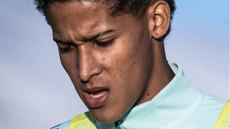 Tevis durante treino da Raposa nos EUA.