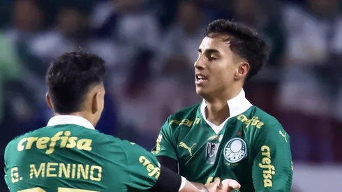 Vitor Reis durante jogo contra o Corinthians.