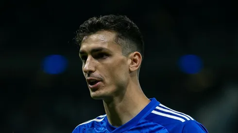 Dinenno durante jogo do Alviceleste no Brasileirão.