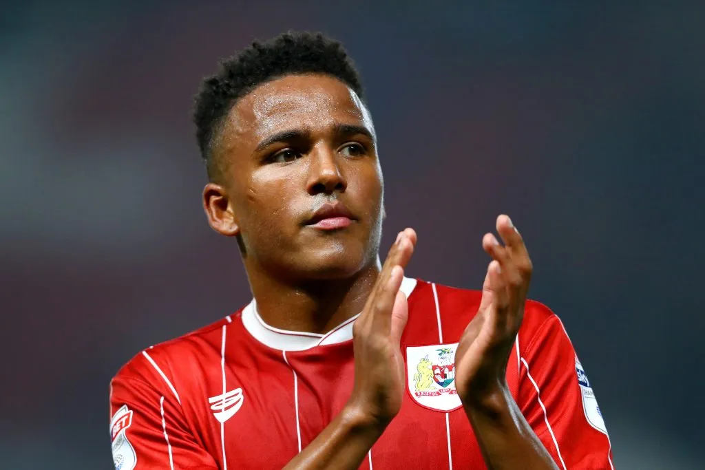 BRISTOL, ENGLAND – SEPTEMBER 26: Niclas Eliasson of Bristol City applauds the fans after the Sky Bet Championship match between Bristol City and Bolton Wanderers at Ashton Gate on September 26, 2017 in Bristol, England. (Photo by Dan Istitene/Getty Images)