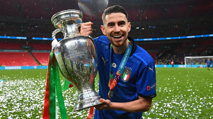 Jorginho, volante do Arsenal, comemorando Eurocopa da Itália - Foto: Claudio Villa/Getty Images