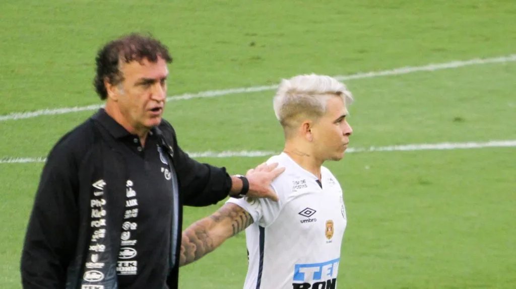 Foto: Fernanda Luz/AGIF – Cuca indicou, mas time mineiro não fez proposta que atenda as exigências do Peixe.