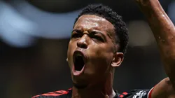 Carlinhos, atacante do Flamengo - Foto: Gilson Lobo/AGIF.