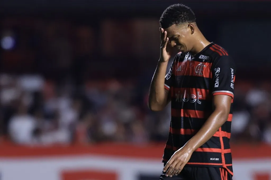 Carlinhos em partida do Flamengo diante do São Paulo. Foto: Marcello Zambrana/AGIF