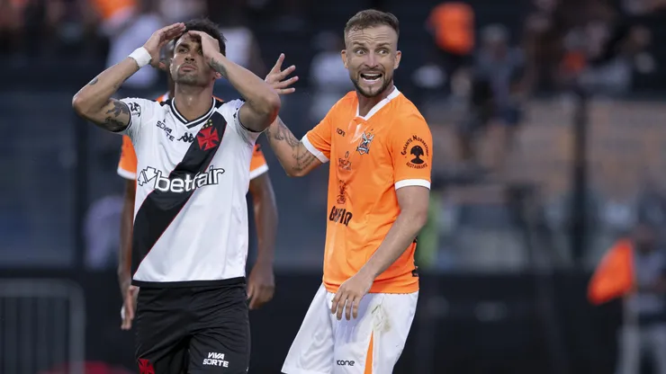 Serginho jogador do Vasco lamenta durante partida contra o Nova Iguacu. Foto: Jorge Rodrigues/AGIF