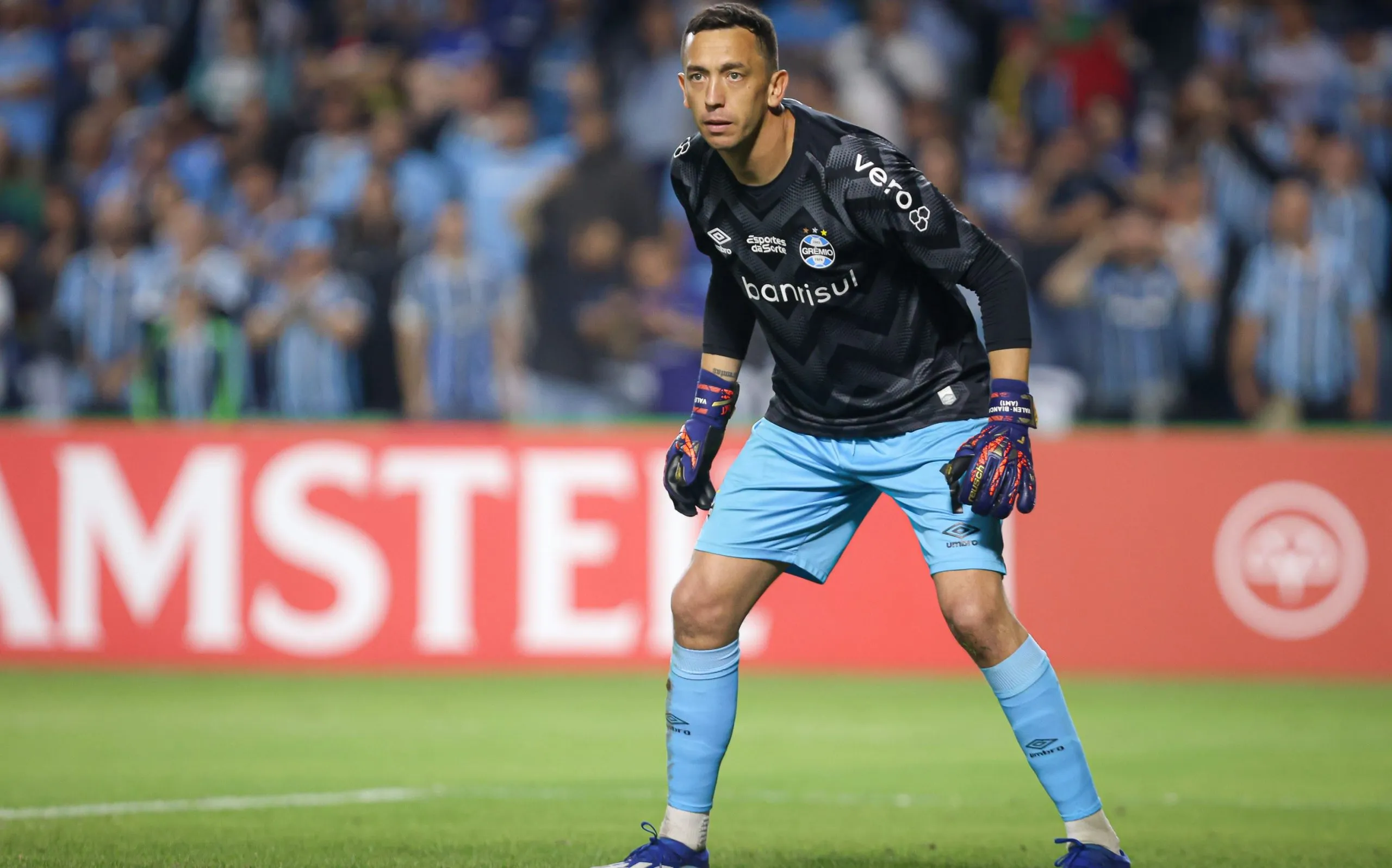 Agustin Marchesin, goleiro do Gremio pode deixar o time gaúcho, caso a nova proposta do Boca Juniors seja à altura do atleta e rentável para o clube. Foto: Maxi Franzoi/AGIF