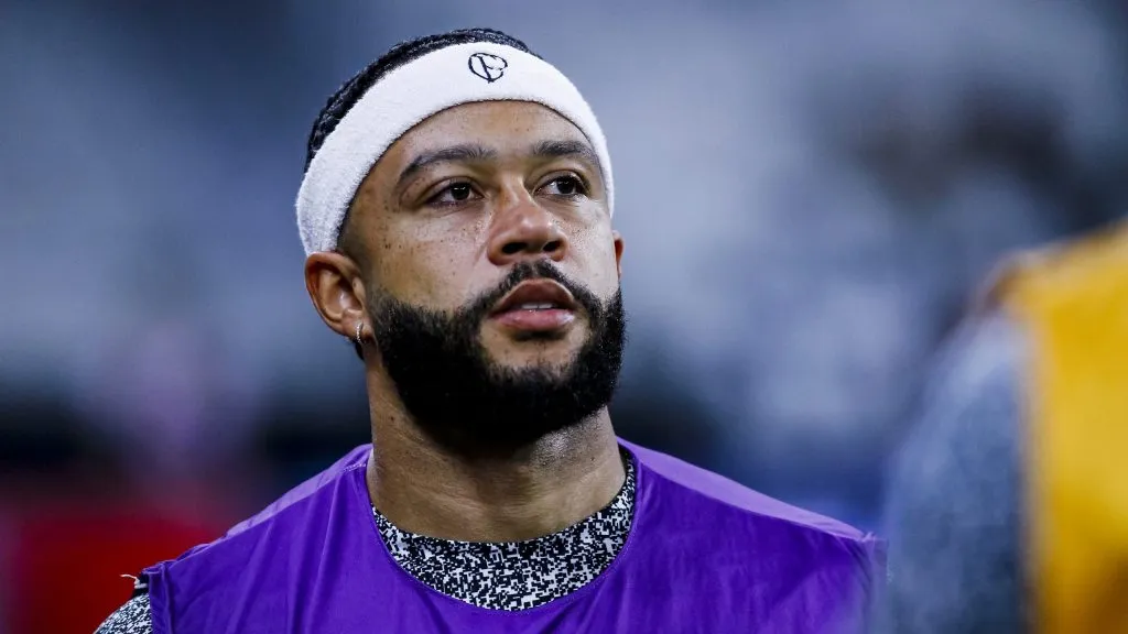 Memphis Depay em partida pelo Corinthians. Foto: Marco Miatelo/AGIF