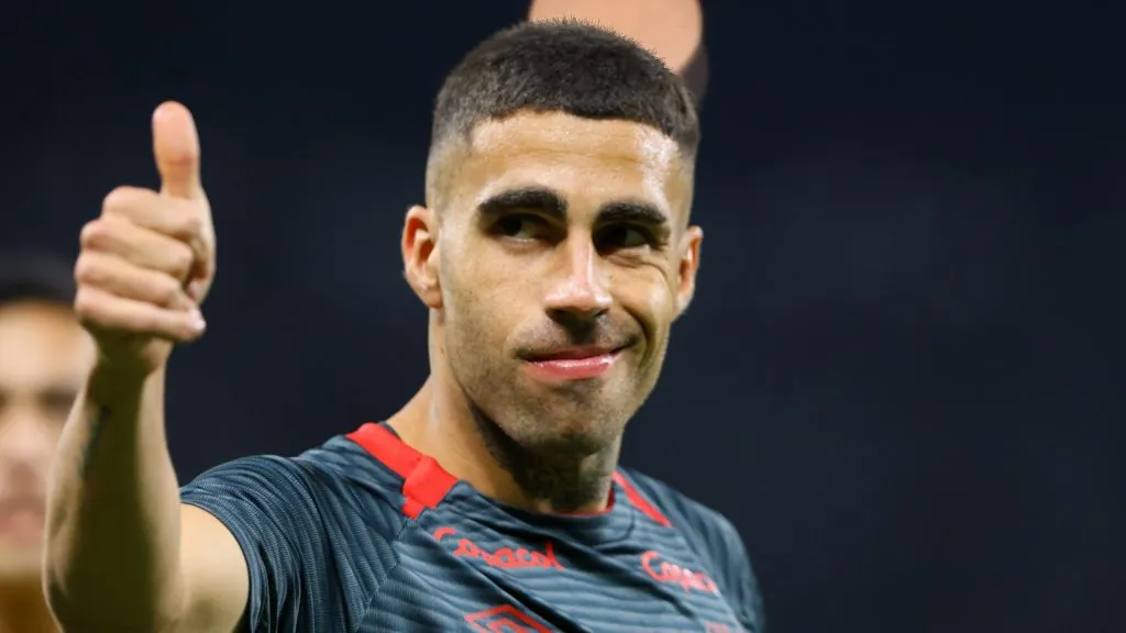 Gabriel encerra sua passagem pelo Athletico-PR e fecha com Bragantino. Foto: Joisel Amaral/AGIF