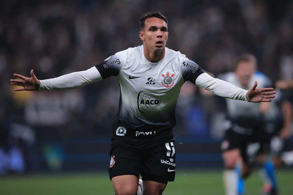 SP – SAO PAULO – 04/07/2024 – BRASILEIRO A 2024, CORINTHIANS X VITORIA – Giovane jogador do Corinthians comemora seu gol durante partida contra o Vitoria no estadio Arena Corinthians pelo campeonato Brasileiro A 2024. Foto: Ettore Chiereguini/AGIF