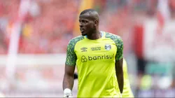 Caíque em partida pelo Grêmio (Liamara Polli/AGIF)