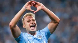 Ronald comemorando gol pelo Grêmio (Maxi Franzoi/AGIF)