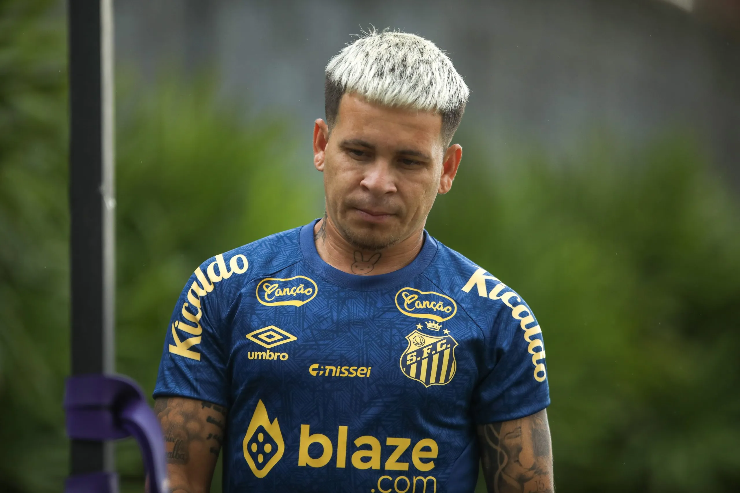 Yeferson Soteldo jogador do Santos durante treino no Centro de Treinamento CT Rei Pele, neste domingo (05) – Foto: Reinaldo Campos/AGIF