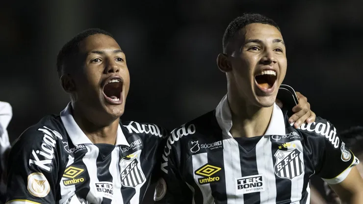 Deivid Washington (à direita), atacante do Chelsea, na época do Santos