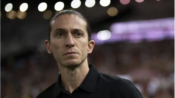 RJ - RIO DE JANEIRO - 13/11/2024 - BRASILEIRO A 2024, FLAMENGO X ATLETICO-MG - Filipe Luis tecnico do Flamengo durante partida contra o Atletico-MG no estadio Maracana pelo campeonato Brasileiro A 2024.