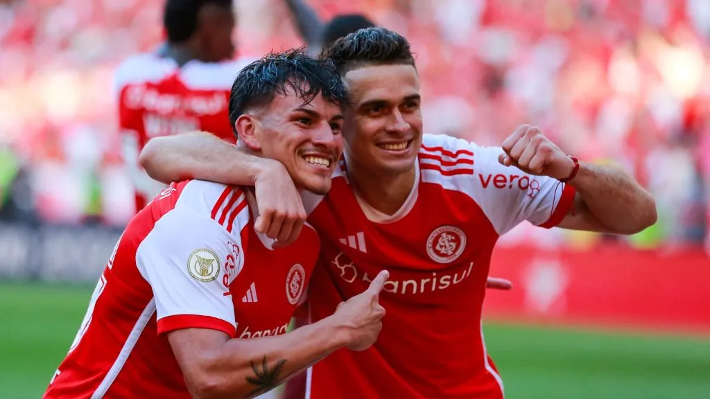 Bernabei ao lado de Borré pelo Internacional