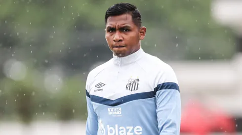 Alfredo Morelos durante treinamento no CT Rei Pelé.