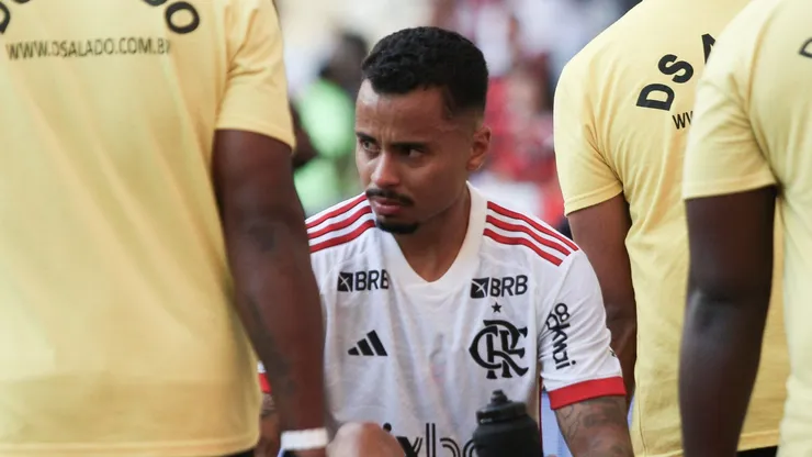 Situação extracampo de Allan é bem delicada.