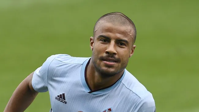 Foto: Octavio Passos/Getty Images – Rafinha vem cuidando da forma física na Espanha e pode atuar no Brasil em 2025.