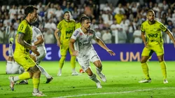 Willian pelo Santos em partida da Série B diante do Mirassol. Foto: AGIF / Alamy Stock Photo