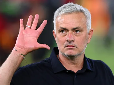 José Mourinho pede ao Fenerbahçe a contratação de Alex Sandro