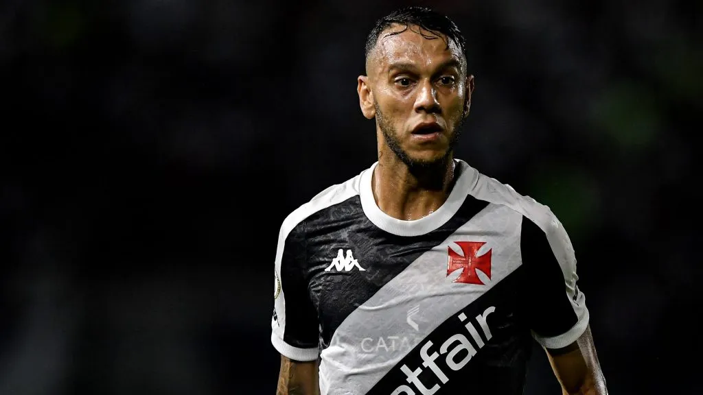 Souza durante partida. Foto: Thiago Ribeiro/AGIF