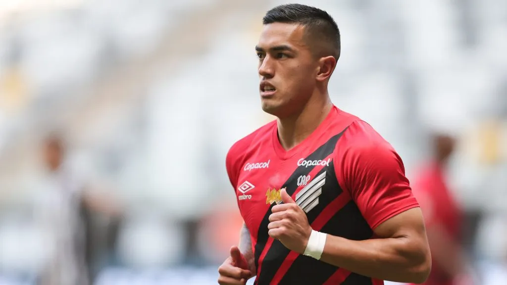 Cuello deve chegar ao Galo - Foto: Gilson Lobo/AGIF.