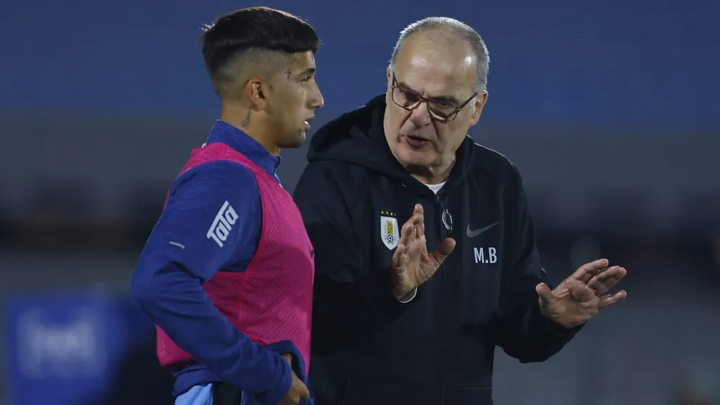 Bielsa e Olivera em partida pelo Uruguai