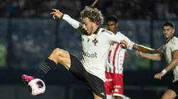 Lucas Figueiredo pelo Vasco em partida do Campeonato Carioca diante do Bangu. Foto: Associated Press / Alamy Stock Photo