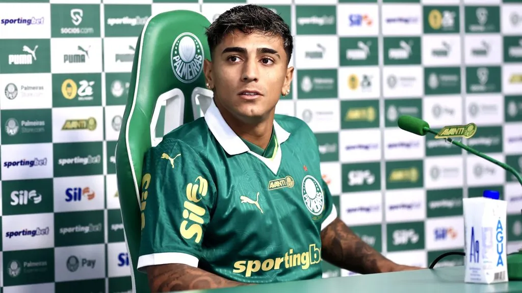 Facundo Torres em apresentação pelo Palmeiras