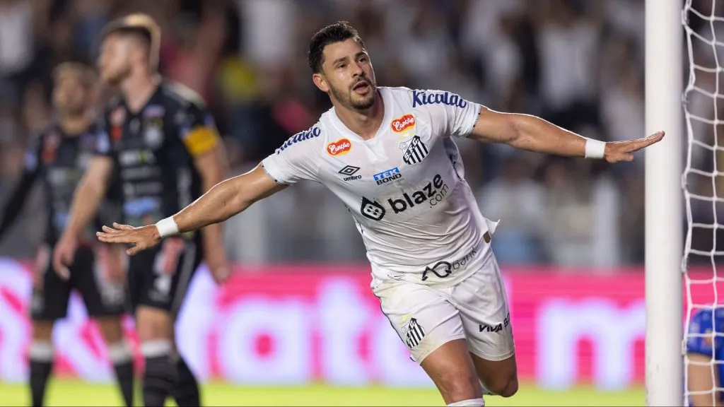 Giuliano comemorando gol pelo Santos