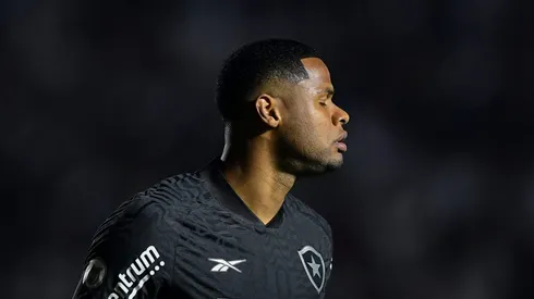 Júnior Santos, jogador do Botafogo, durante partida contra o Vasco no estádio São Januário pelo campeonato Brasileiro A 2024