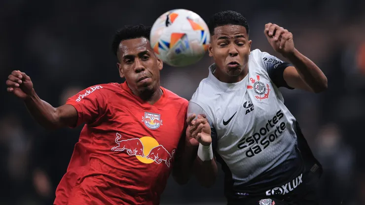 Wesley jogador no Corinthians x Bragantino disputando lance. Foto: Ettore Chiereguini/AGIF