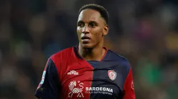 Yerry Mina, do Cagliari, interessa ao Atlético-MG e tem aval de Cuca - Foto: Timothy Rogers/Getty Images