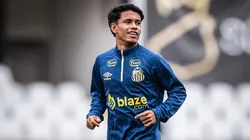 Nadson, jovem atacante de 15 anos, brilha na base do Santos e caiu nas graças da torcida