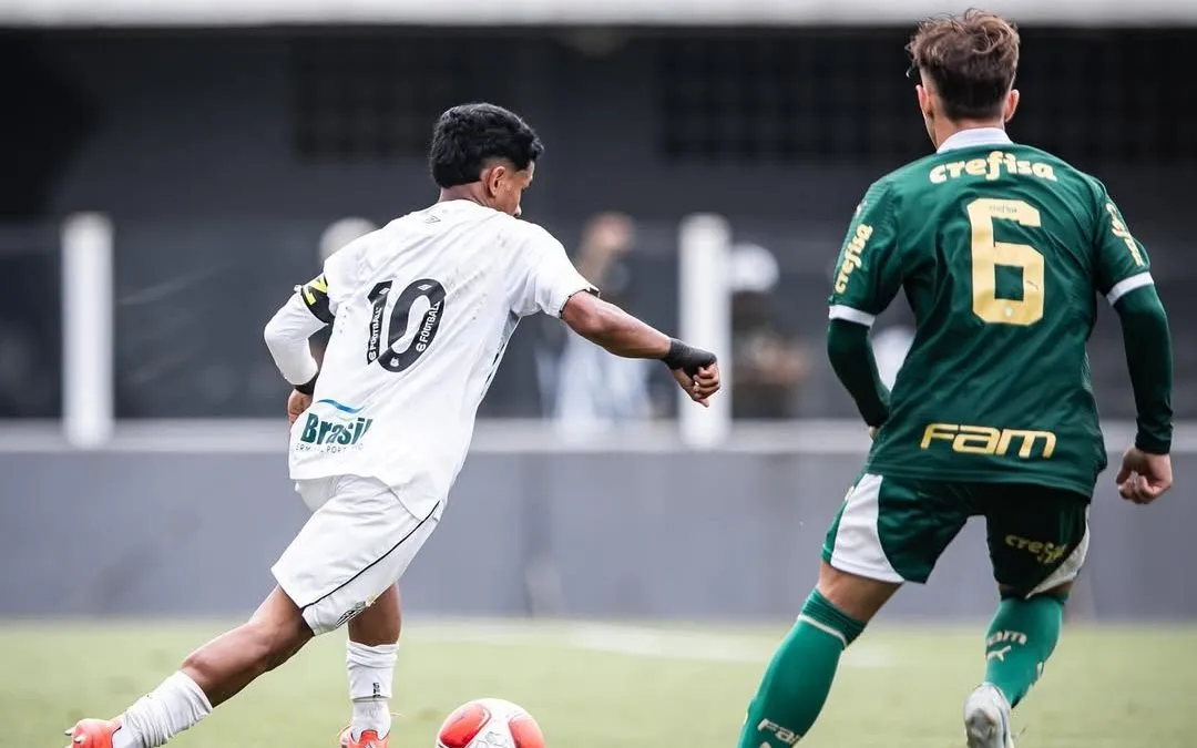Nadson, é uma grande prodígio do futebol e já inspira a nova geração que acompanha a sua atuação em campo. Foto: Dourado Foto/SANTOS FC