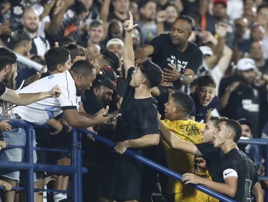 Fiel Torcida, esteve em peso em Santo André para prestigiar os jovens craques e foram presenteados com show de gols e classificação na Copinha. Foto: Rodrigo Gazzanel/Ag. Corinthians