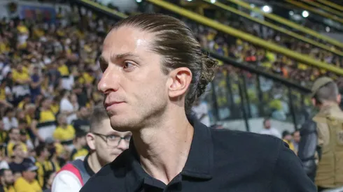 SC - CRICIUMA - 04/12/2024 - BRASILEIRO A 2024, CRICIUMA X FLAMENGO - Filipe Luis tecnico do Flamengo durante partida contra o Criciuma no estadio Heriberto Hulse pelo campeonato Brasileiro A 2024.